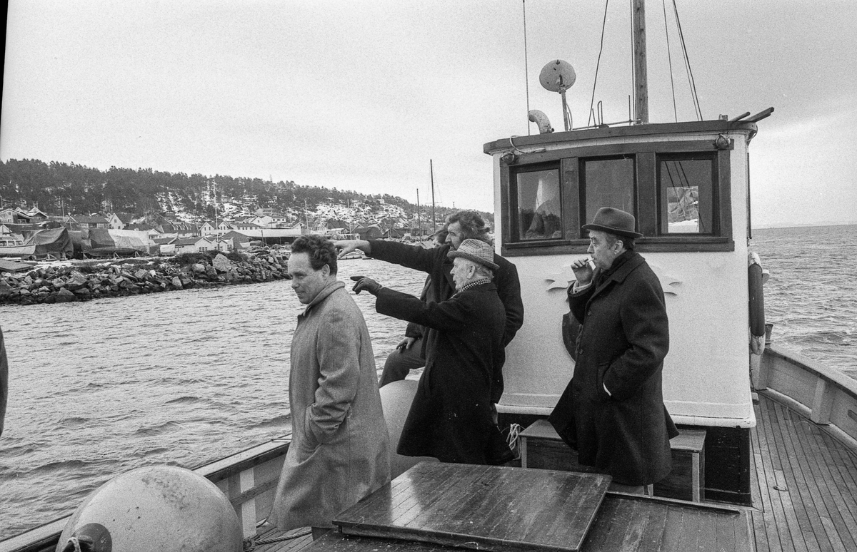 Planer om akvarium og bomberom i Biologen i Drøbak. 5 menn på befaring. Mannen med skjegg er Tom Kristiansen.