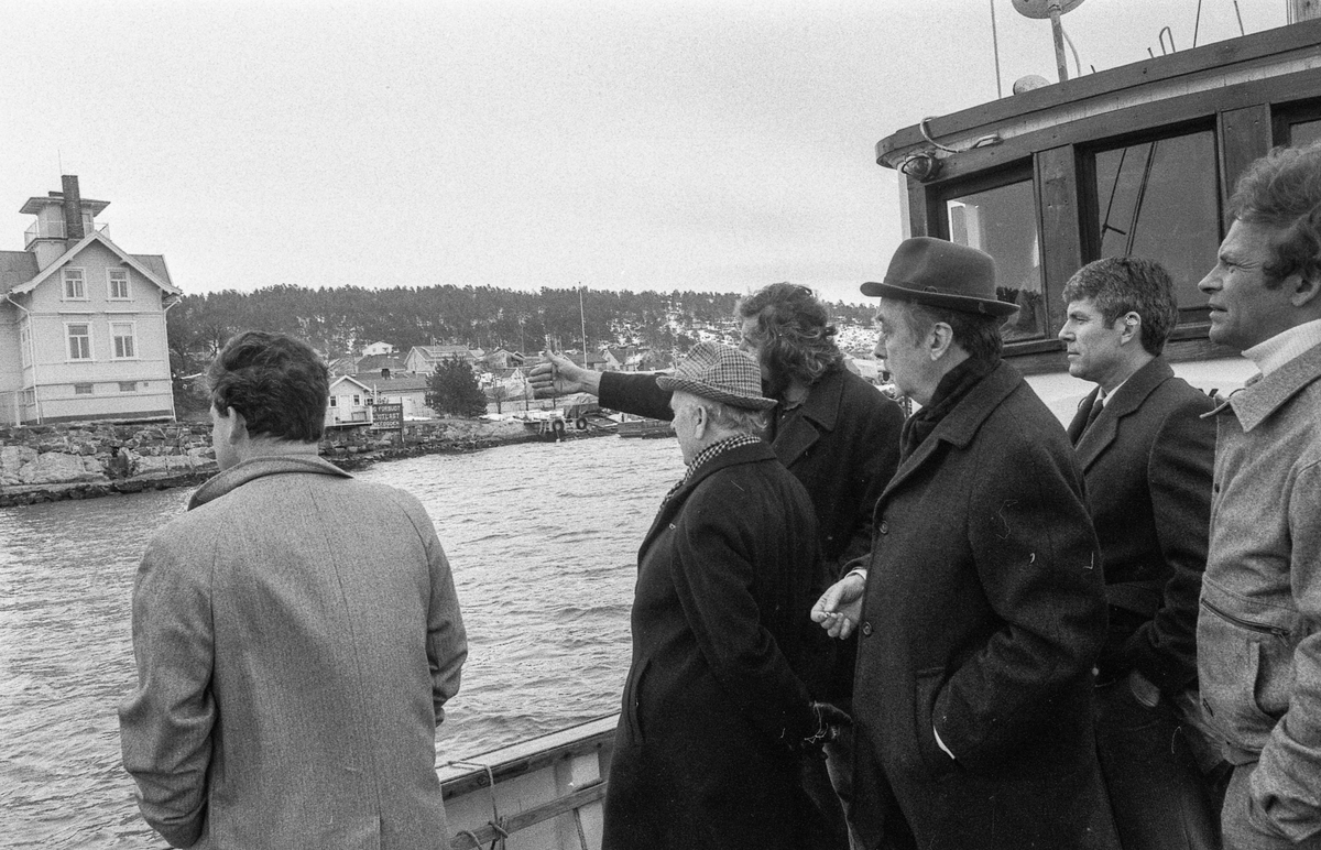 Planer om akvarium og bomberom i Biologen i Drøbak. 5 menn på befaring. Mannen med skjegg er Tom Kristiansen.