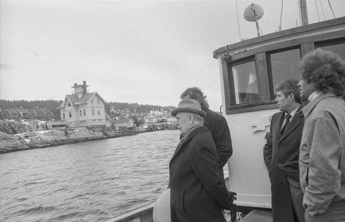 Planer om akvarium og bomberom i Biologen i Drøbak. 5 menn på befaring. Mannen med skjegg er Tom Kristiansen.