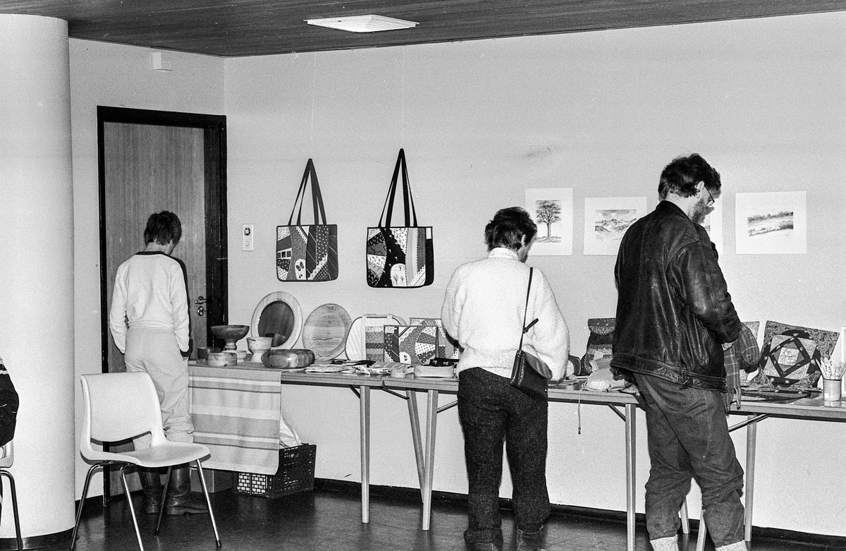 8. mars i Follo, demonstrasjonstog i Ås med bannere og slagord. Møter og taler.
Fotograf: ØB Grønlund