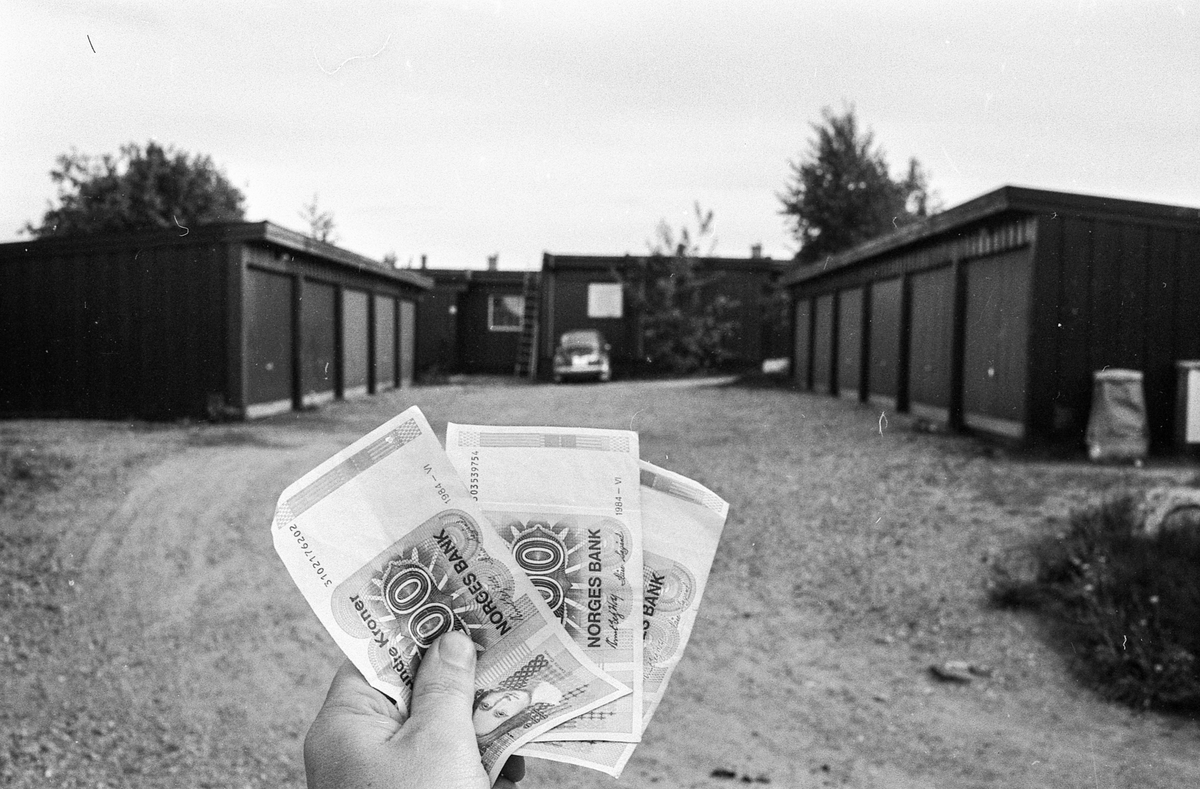 Brekkeskog borettslag. Ås boligbyggelag har fremsatt erstatningskrav mot lagets tidligere revisor på nærmere 200.00. Brekkeskog borettslag er en av de skadelidende.