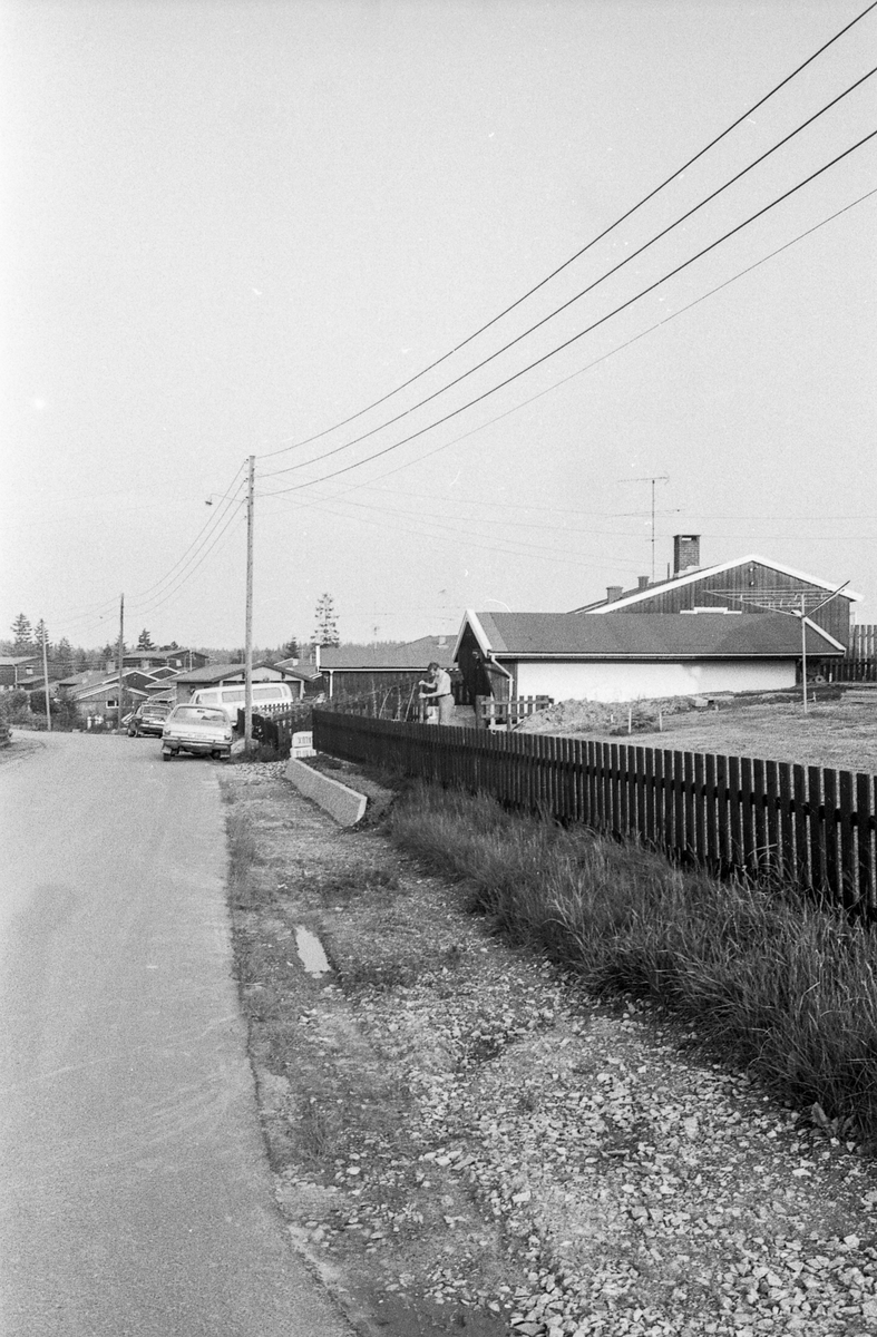 Brekkeskog Boligfelt. To gutter på sykler.
Fotograf: ØB Ukjent