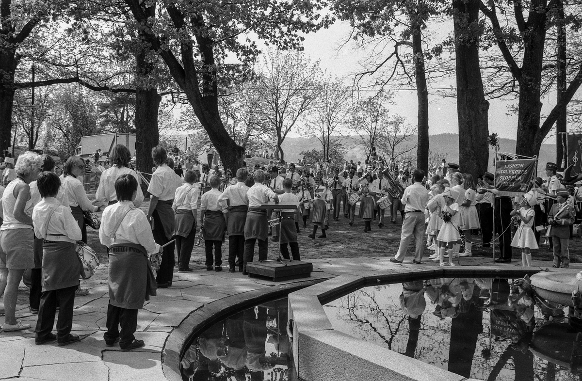 Drøbak-Frogn skolekorps arrangerer sommerstevne for korpsmusikanter i badeparken.
Ordfører Bjørn Loge og Ragnhild Villand fra Vettre Skolekorps.