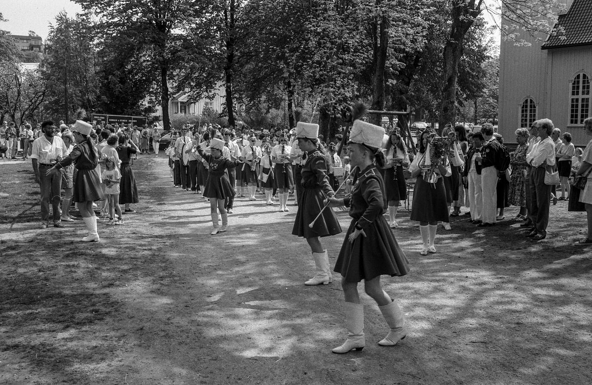 Drøbak-Frogn skolekorps arrangerer sommerstevne for korpsmusikanter i badeparken.
Ordfører Bjørn Loge og Ragnhild Villand fra Vettre Skolekorps.