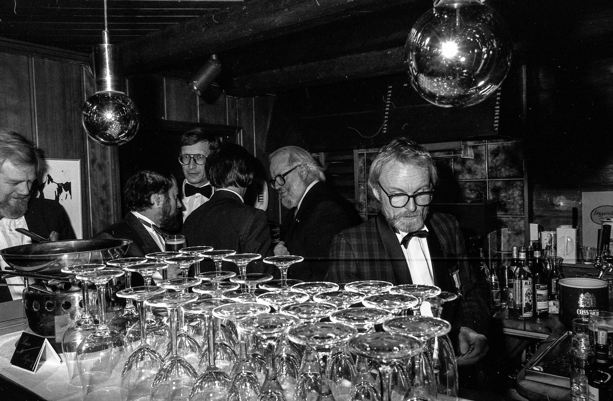 Båtmotormuseet åpnes i Drøbak. Drøbak Båtforenings Maritime samlinger er navnet.
Øystein Øystå, ordfører Bjørn Loge, Kjell Aukrust og Jahn Otto Johansen.
Fotograf: ØB Ukjent