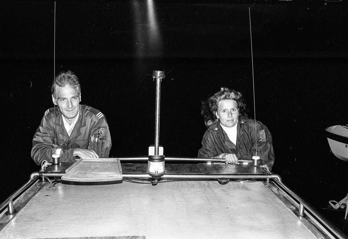 Storakson på fjorden ved Son blåste bort på grunn av dårlig vær.
Politmennene Ragnar Kivle (den lyseste), Jarl Andersen og Wibeke Bjerkås
Fotograf: ØB Ukjent