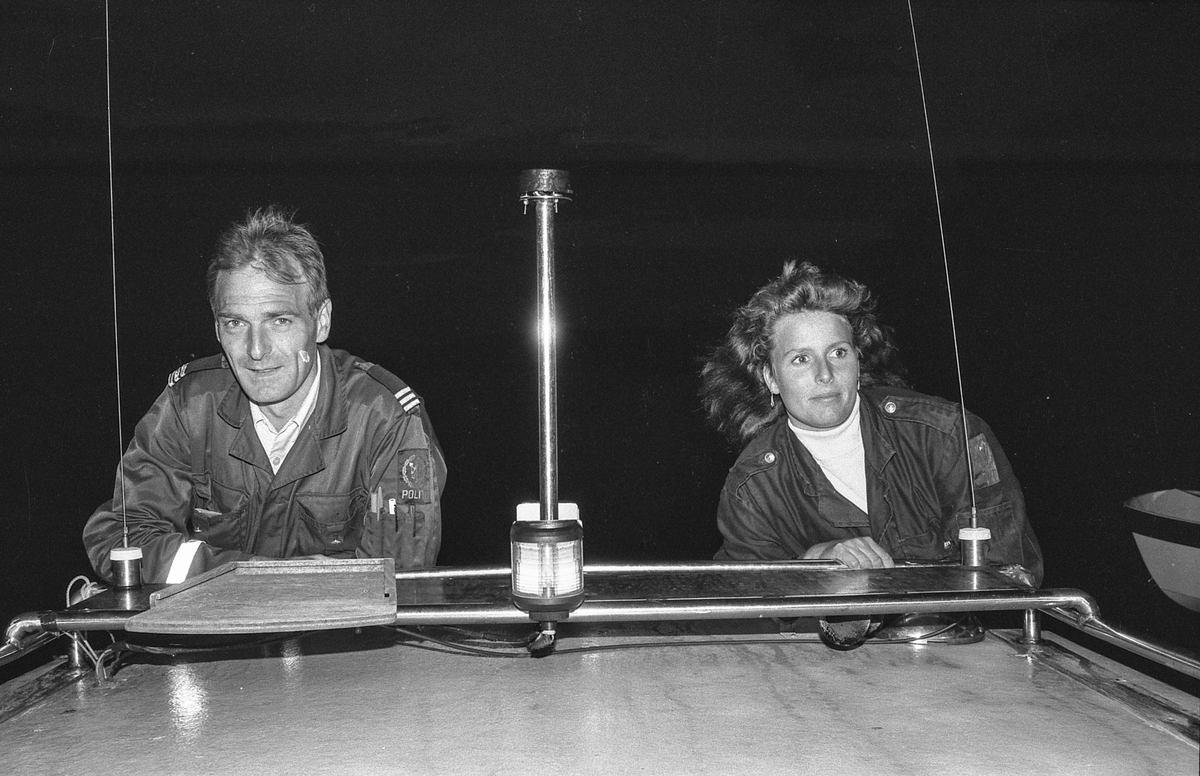 Storakson på fjorden ved Son blåste bort på grunn av dårlig vær.
Politmennene Ragnar Kivle (den lyseste), Jarl Andersen og Wibeke Bjerkås
Fotograf: ØB Ukjent