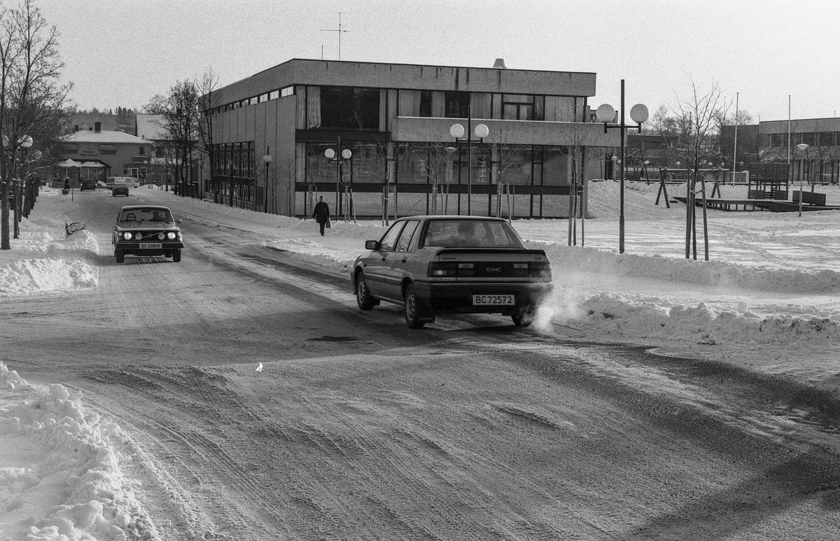 Trafikken i Ås sentrum.