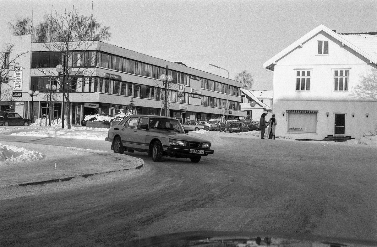 Trafikken i Ås sentrum.