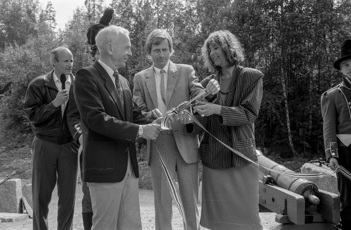 Åpningen av den nye steinvelvbroen over Dalsbekken, grenseskillet mellom Ski og Ås.