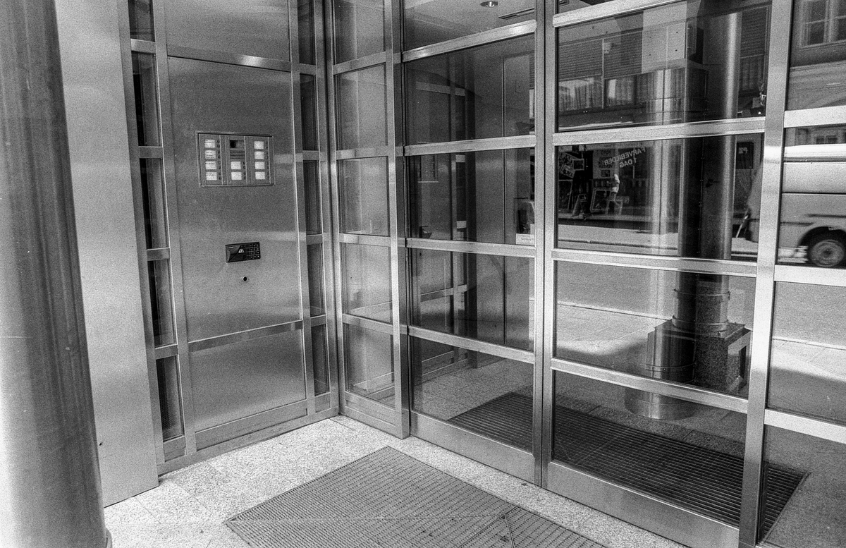 Meglerfirmaet Alfred Berg A/S i Oslo selger E-verk for kommunene.