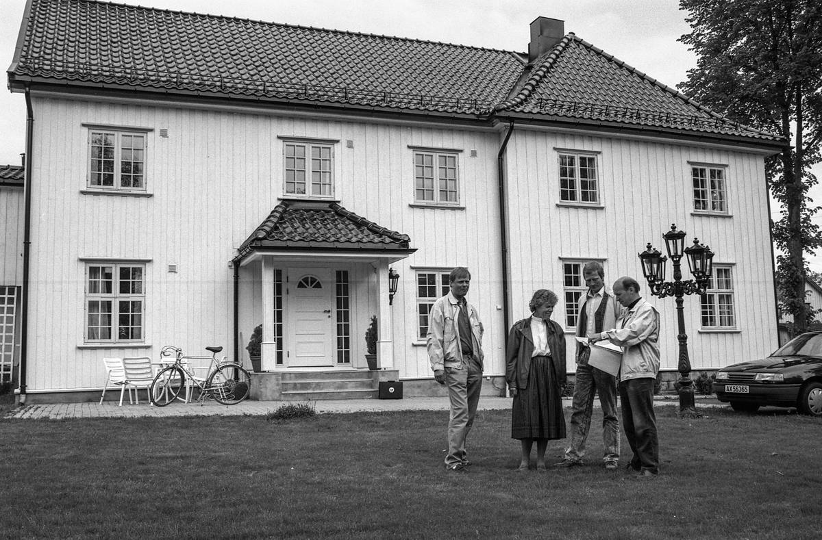 Eksempel på god byggeskikk. Fra venstre: Truls Wetterhus, Marit Eikeland og Nils-Petter Wiik og Ivar Gudmundsen.