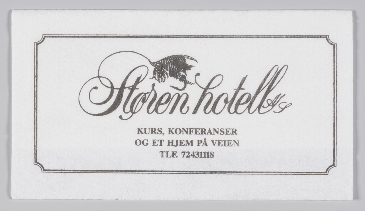 En mann med høy hatt og jakke med epåletter og reklame for Størens Bageri, Selskapsmat og hotell i Trondheim

Samme reklame på MIA.00007-004-0225.