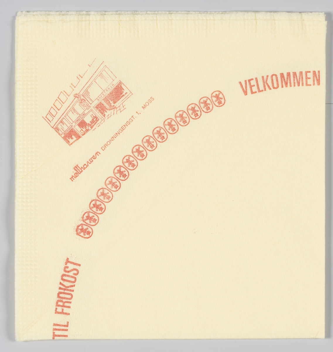 Bygninger med spisesteder og reklametekst for Møllhausen i Bogstadveien, Ruseløkkveien, Tåsen senter og Dronningensgate i Moss.

Samme reklametekst på MIA.00007-004-0238 og MIA.00007-004-0239.