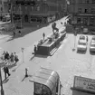 Vy över Stora torget i Linköping. Året är 1965.