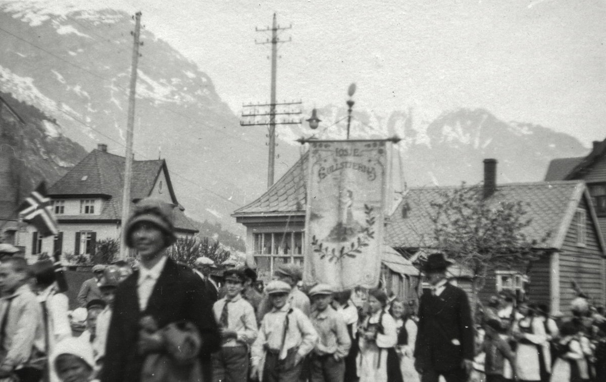 17. mai tog i Odda kring 1925.