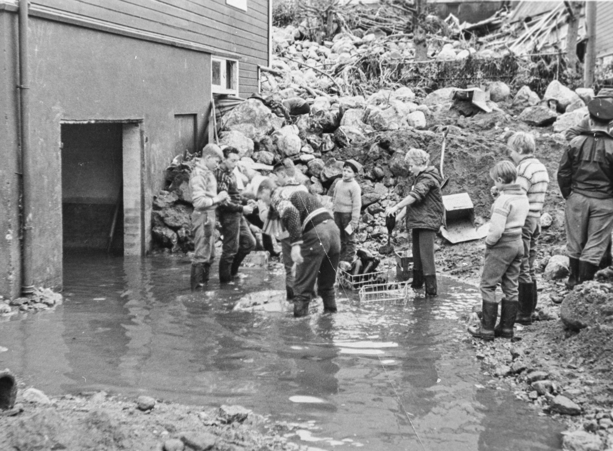 Opprydding etter flaumen på Egne Hjem