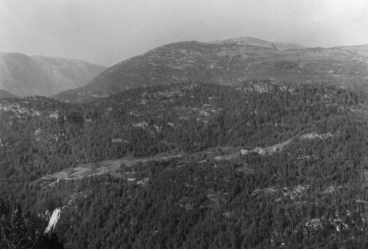 Espelandsfossen, Sødalen på Espeland.