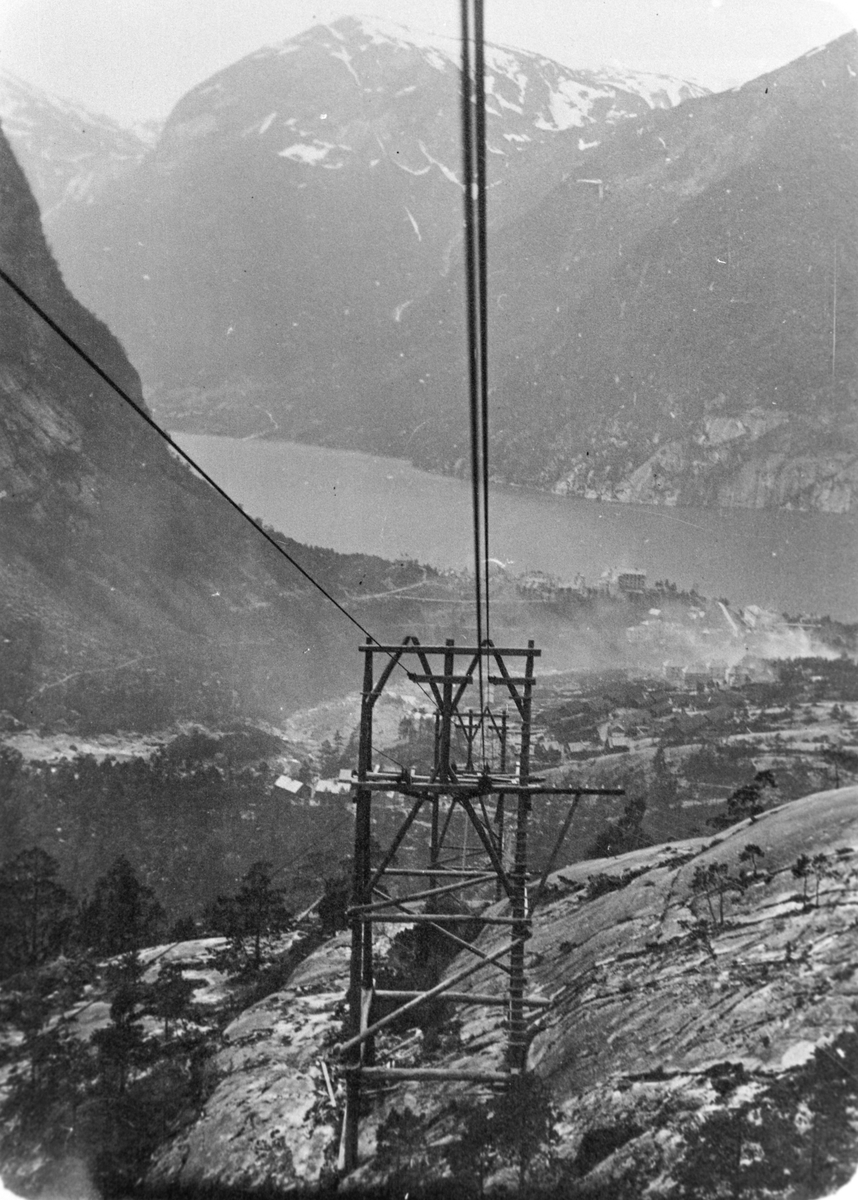 Taubane frå Lilletopp mot Tyssedal.