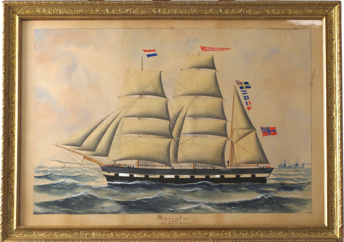 Bark "Mercator" af Arendal for fulle seil mot venstre, grått, hvitt og sort skrog, kanonporter. Fører norsk unionsflagg  under gaffelen, svensk ditto på aktermasten, hollandsk flagg  på fortoppen, rød vimpel m. hvitt navn og hvite kanter, på stormasten.