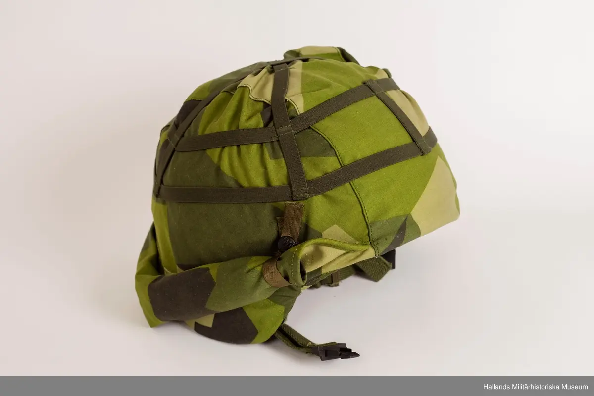 Storlek large. Tillverkad i materialet Para-aramid. Grön. Med tillhörande hjälmdok 90.