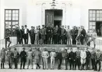 Kolbäck sn, Strömsholms slott.
Gruppfoto av officerare på trappan till Strömsholms slott.