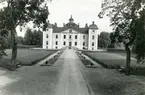 Kolbäck sn, Strömsholms slott.
Slottet från väster och del av slottsparken.