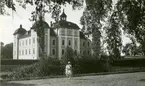 Kolbäck sn, Strömsholms slott.
Slottet och del av slottsparken.