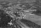 Flygfoto över Hillerstorp i Gnosjö kommun. Nr 652 A.