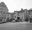 Innergården till Norrköpings Förenade Bryggerier. 1912 slogs Norrköpings mindre bryggerier ihop till Norrköpings förenade bryggerier och verksamheten koncentrerades till det stora komplexet på Garvaregatan. Här producerades ett tiotal olika ölsorter och ett tjugotal läsksorter. Bryggeriet lades ner i början av 1970-talet och bryggeriet är idag ombygt till bostäder. Vy mot sydväst.