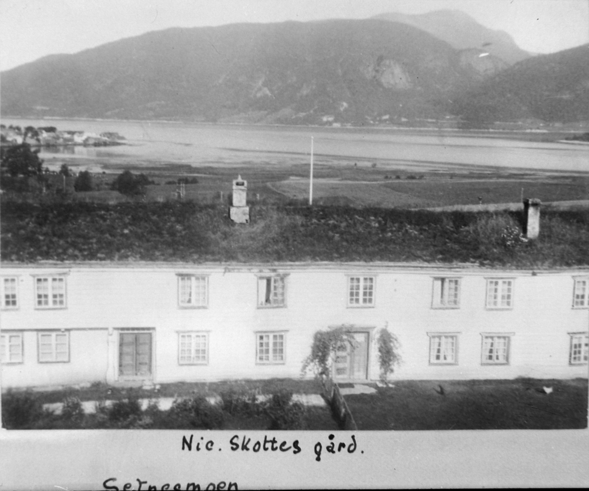 Diverse kopiplater fra inn- og utland for Landslaget for Norges Ungdomsherberger Trøndelag Krets (Kopi)