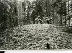 Karbenning sn, Bennebo.
En del av slagghögen vid blästan vid Hyttjärn, Bennebo bys utskog, 1949.