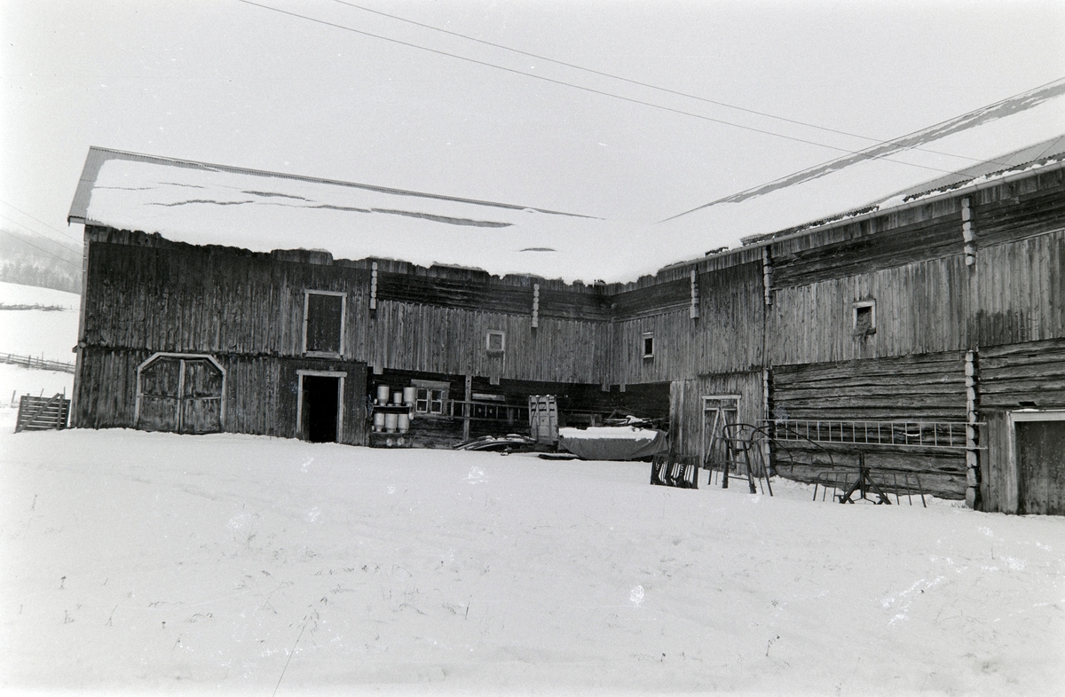 Usa gård, Røsliveien 71, Vingelen, Røesgrenda. Vingelen, Tolga. Fjøset.