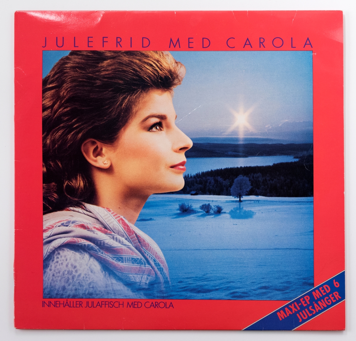 Maxi-EP med sex julsånger (format som LP, men färre låtar, spelas 45 varv), av svart vinyl med rosa pappersetikett. Skivan ligger i skivpåse av papper, och i omslag av papper. Omslaget har en färgbild av artisten i profil med ett vinterlandskap i fonden. Inne i omslaget finns en affisch med samma bild av artisten som på omslaget.

Innehåll
Sida A:
1. Hej mitt vinterland
2. Nu tändas tusen juleljus
3. Härlig är jorden

Sida 2:
1. Bjällerklang
2. Stilla natt
3. O helga natt

JM 34182:1, Skiva
JM 34182:2, Omslag
JM 34182:3, Skivpåse
JM 34182:4, Affisch