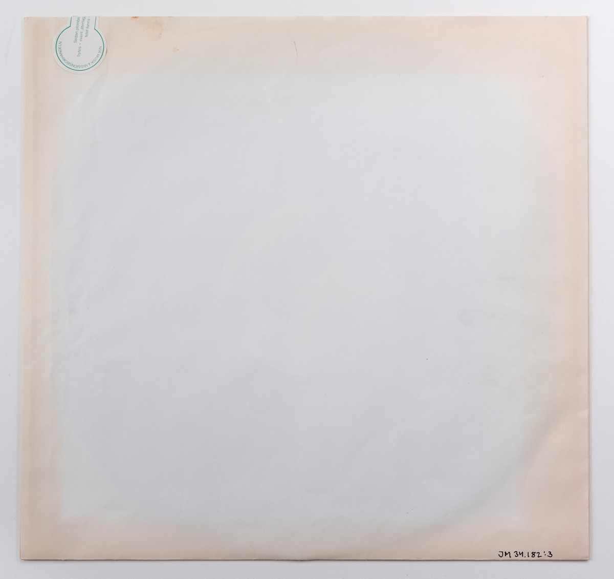 Maxi-EP med sex julsånger (format som LP, men färre låtar, spelas 45 varv), av svart vinyl med rosa pappersetikett. Skivan ligger i skivpåse av papper, och i omslag av papper. Omslaget har en färgbild av artisten i profil med ett vinterlandskap i fonden. Inne i omslaget finns en affisch med samma bild av artisten som på omslaget.

Innehåll
Sida A:
1. Hej mitt vinterland
2. Nu tändas tusen juleljus
3. Härlig är jorden

Sida 2:
1. Bjällerklang
2. Stilla natt
3. O helga natt

JM 34182:1, Skiva
JM 34182:2, Omslag
JM 34182:3, Skivpåse
JM 34182:4, Affisch