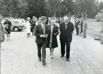 Kila sn, Sätra brunn.
275-årsjubileet 1975.
Brunnsintendent Nils-Johan Höglund tillsammans med biskop
Silén och dennes fru.