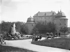 Örebro Slott.
Slottet från norr.
Centralparken med statyn Befriaren.