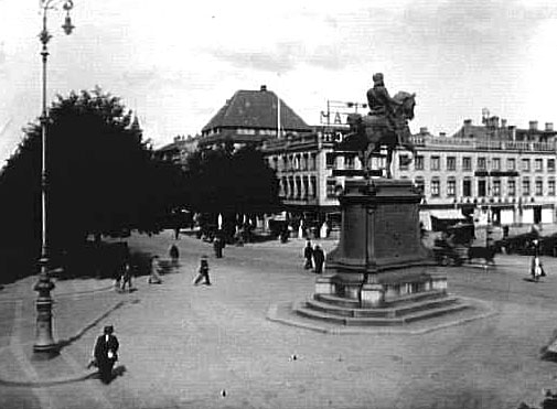 Statyn "Kopparmärra" vid Kungsportsplatsen i Göteborg.
Karl IX till häst.