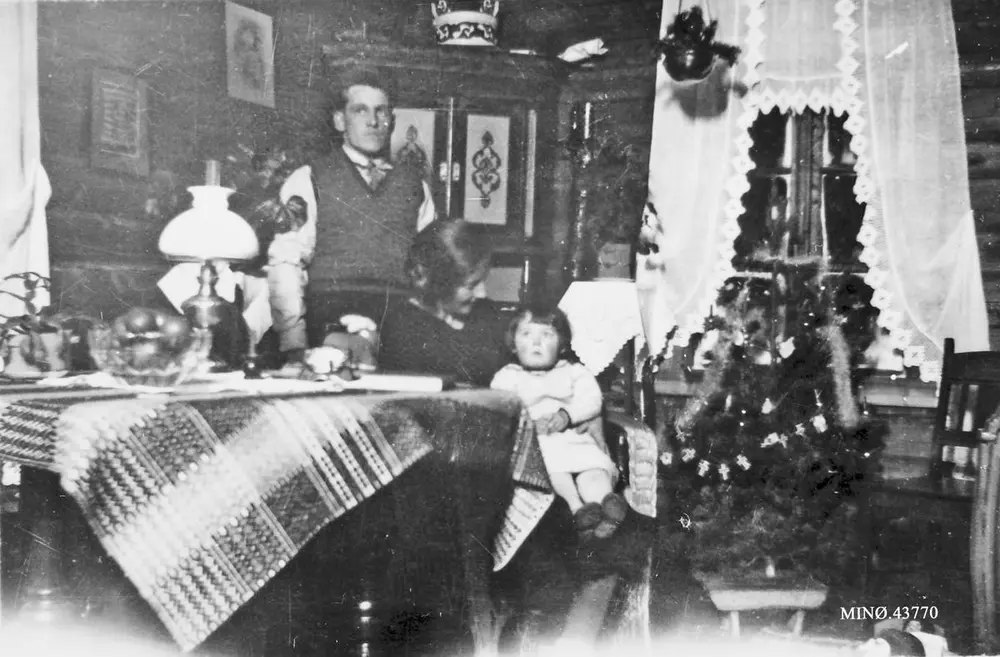 liten familie avbildet jul