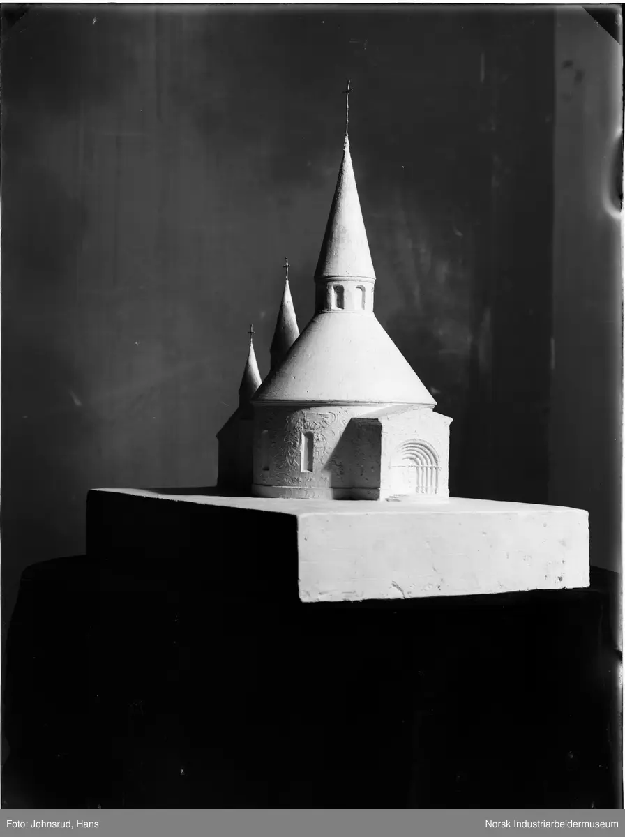 Modell av kirke. Antatt modellen for kirken på Gjestrudmoen foreslått av Ole Halvorsen Holta.