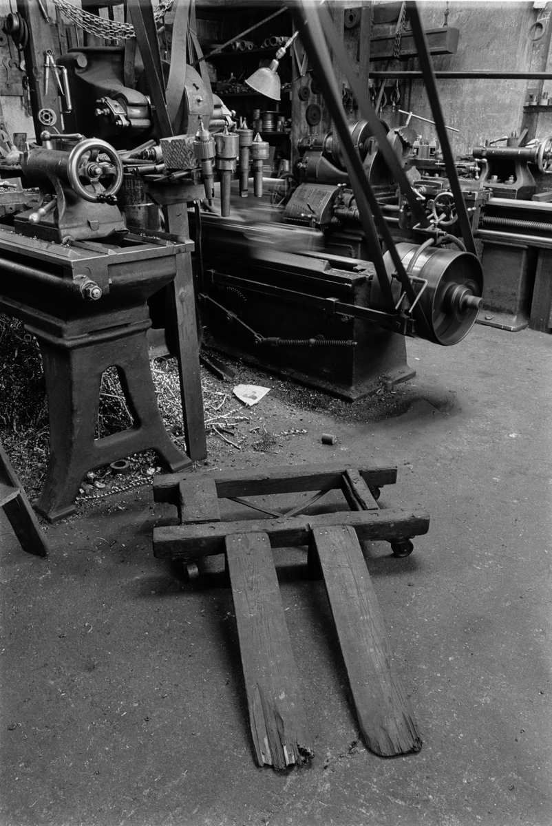 Vagn för förflyttning av valsblock, Enköpings Kvarnstensfabrik, Bangårdsgatan 13, Enköping, Uppland 1984