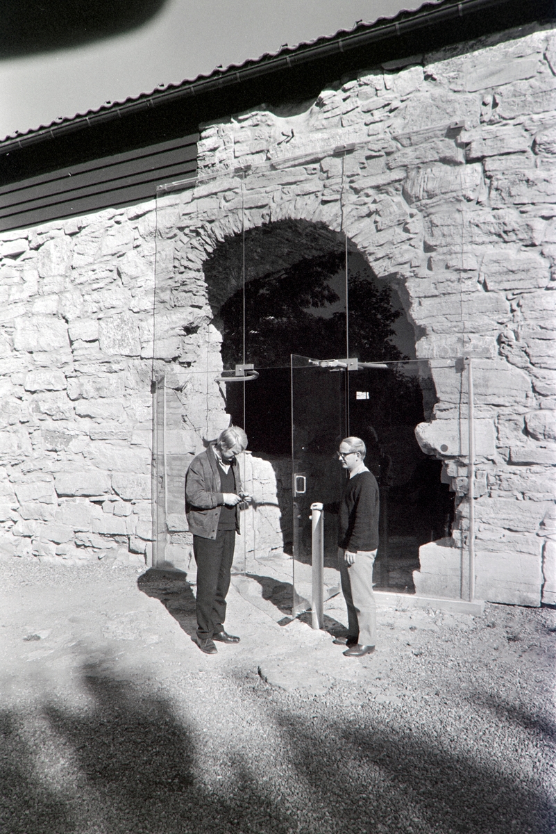 Fylkeskonservator/Museumbestyrer Per Martin Tvengsberg, arkitekt Sverre Fehn, Storhamarlåven.