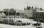 Två motiv med koppling till firandet och invigningen av Gustav II Adolf-statyn på Stora Torget.