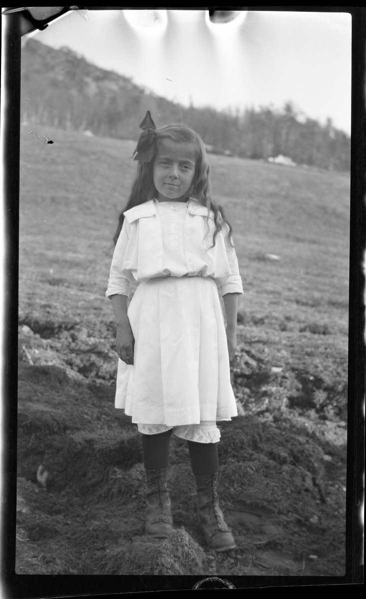 Portrett av ung pike fra For på Grytøy.