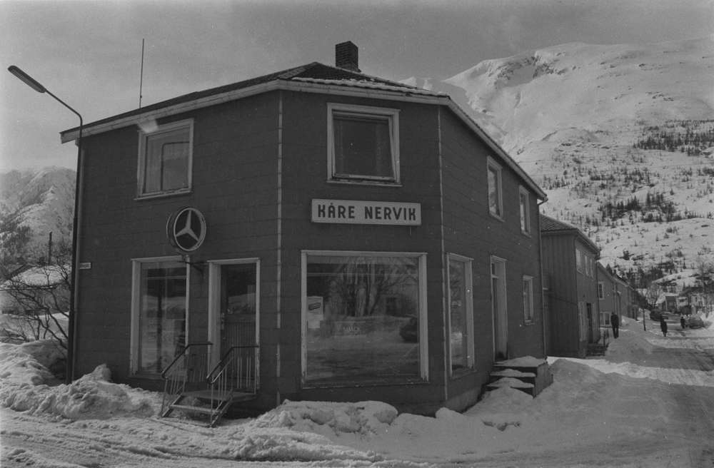 Kåre Nervik AS. Sett utenfra, vinter.