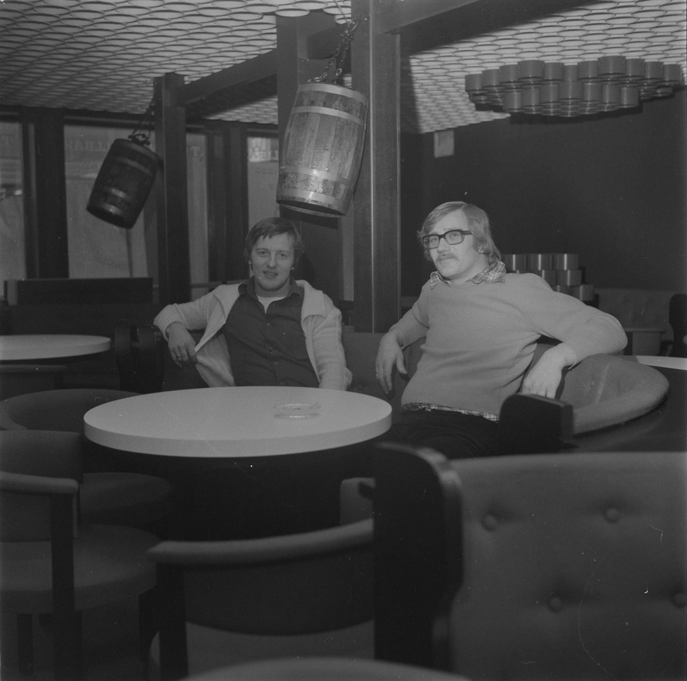 Tippen Intim nyinnredet nov. 1977.
Fra venstre: Gunnar Sørensen og Reidar Andersen.