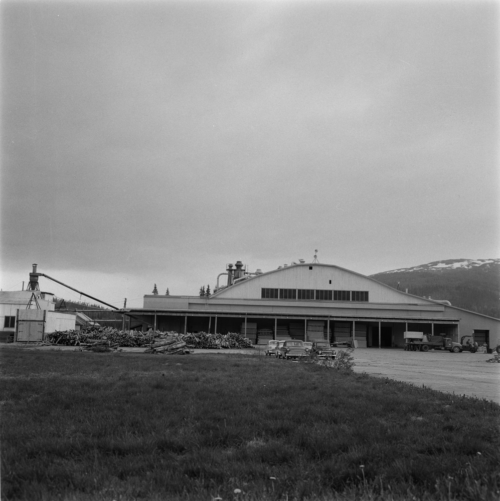 Hattfjelldal. Arbor sponplatefabrikk.
I forbindelse med Hattfjelldal Kommunes 100 års jubileum sommeren 1962.