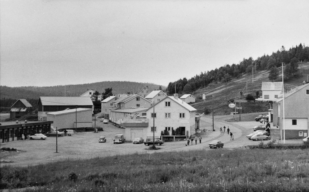 Hattfjelldal. Sentrum.
I forbindelse med Hattfjelldal Kommunes 100 års jubileum sommeren 1962.