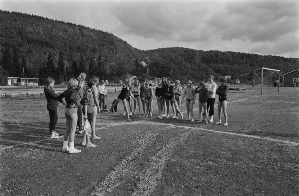 Mosjøen skole har idrettsdag på Kippermoen. Friidrett.