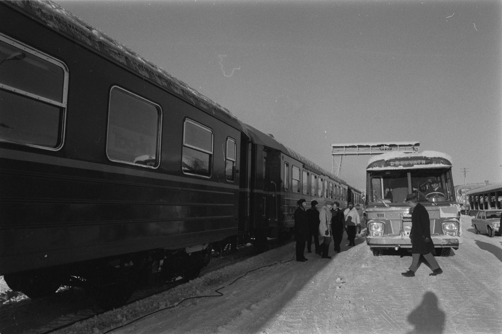 Konferanse om jernbanen. Informasjon og demonstrasjon av transport ved jernbanen. Konferansevogn. Fra innføringen av containere ved jernbanen?